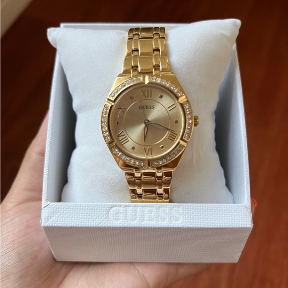 Gold tone Women’s Guess watch - Picture 2 of 4